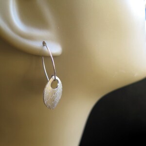 feather earring in anodized aluminum. sterling silver dangle earrings. image 4