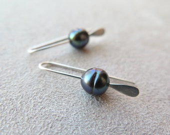 small black peacock pearl earrings. freshwater pearl drop earrings. modern pearl jewelry. splurge.