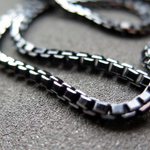 mens box chain necklace. anodized aluminum jewelry. black necklace with silver edge. made in Canada. image 4