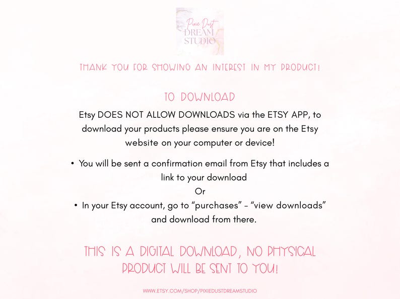 Pu&ograve; includere: Un foglio informativo per il download digitale con testo in rosa e nero. Il testo include istruzioni su come scaricare i prodotti da Etsy, sottolineando che i download non sono disponibili tramite l'app Etsy. Il logo Pixie Dust Dream Studio si trova in alto a destra.