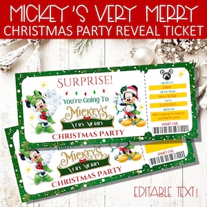 Könnte beinhalten: Eine grüne und goldene Weihnachtsfeier-Enthüllungs-Eintrittskarte mit Mickey Mouse und Minnie Mouse. Auf der Karte steht "Überraschung! Du gehst zur sehr fröhlichen Weihnachtsfeier von Mickey".