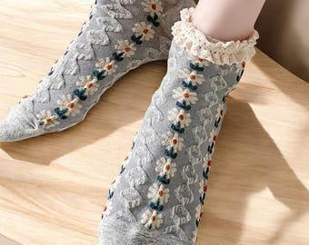 Meias femininas de algodão até o tornozelo com acabamento em renda, meias florais vintage, meias curtas com padrão torcido, meias femininas delicadas para uso diário, meias florais, presente para meninas.