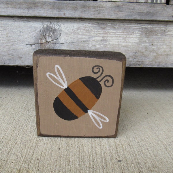 Primitive Mini Bumble Bee Wooden Block GCC08794