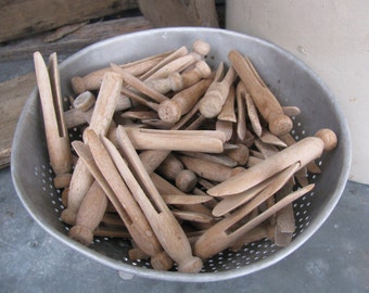 Antique Vintage Wooden Peg Clothes Pins Bag of 24 Laundry Goods GCC407