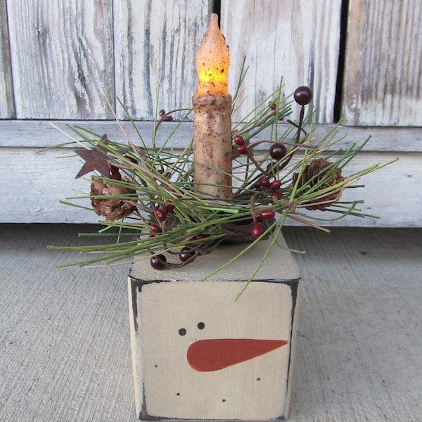 Primitive Snowman Wooden Block Timer Light with Long Needle Pine and Berry Wreath GCC7996