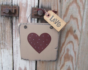 Primitive Valentine's Day Heart Sign Plaque in Khaki Tan with Burgundy Heart GCC6492