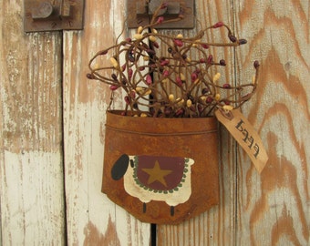 Primitive Sheep with Quilt Hand Painted Rusty Tin Hanging Pocket with Pip Berries GCC3624