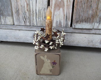 Primitive Spring Easter Bunny with Flower Wooden Block Timer Light with Cream Pip Berry Wreath GCC8751