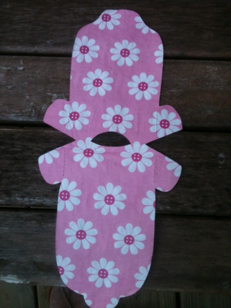 In shades of pink with button daisies. Its a Girl Any quantity baby shower /'shirt/' paper napkins or decoration