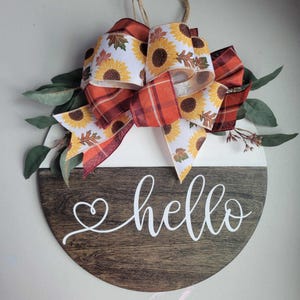 Wooden Welcome Sign, interchangeable magnetic bow
