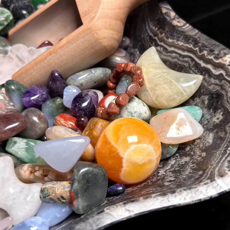 Mini Stones Mystery Crystal Scoop – Mixed Tumbled Stones, Mini Carvings & Crystal ...