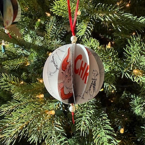 Wie der Grinch Stola Weihnachten upcycled Buchseite Weihnachtsschmuck