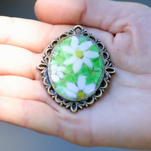 White Daisy Mosaic Pendant, Flower Green Mosaic Necklace, Handmade Glass Mosaic, Gift for Teacher, Colorful Pendant, Necklace For Women