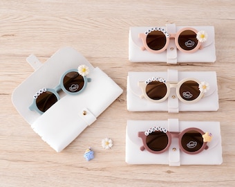 Gafas de sol con flores personalizadas para niñas, gafas de sol con nombre personalizado y estuche, accesorios divertidos para niños pequeños, bonitos regalos de fiesta y un regalo único.