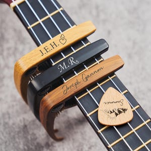 Personalized Guitar Capo with Engraving, Perfect Gift for Guitarists, Custom Wood Grain Metal Capo & Wooden Pick Set for Acoustic Guitars