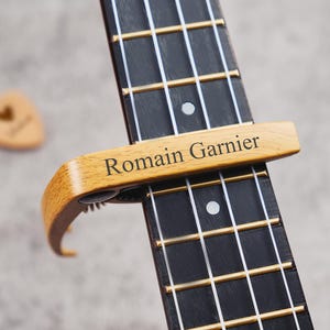 Custom Engraved Metal Guitar Capo & Wooden Pick, Perfect Personalized Gift for Guitarists, Aesthetic Guitar Accessories for Acoustic Lovers