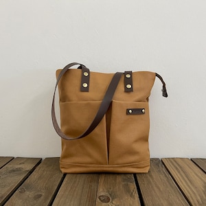 Fourre-tout personnalisé en toile cirée avec fermeture éclair avec lanière en cuir, sac bandoulière plié, cadeau personnalisé, sac pour femme, cadeau pour elle