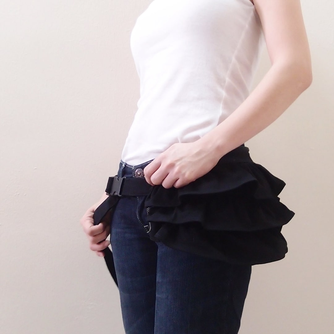 Black fanny pack