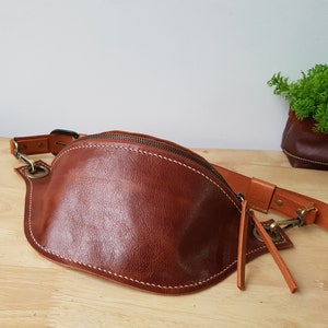 Christmas Gift Dark Brown Leather Bum Bag, Fanny Pack, Zipper Pouch, Hip Bag, Crossbody, Belt Bag, Festival Bag, traveler Bag, Vintage Bag