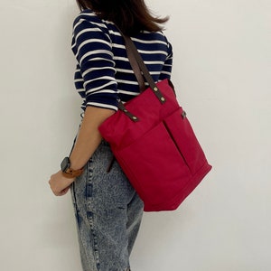 Sac bandoulière plié personnalisé en toile cirée avec fermeture éclair avec bandoulière en cuir, sac fourre-tout à double bandoulière, sac à bandoulière, cadeau personnalisé, sac unisexe