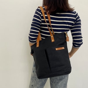 Sac bandoulière plié personnalisé en toile cirée avec fermeture éclair avec bandoulière en cuir, sac fourre-tout à double bandoulière, sac à bandoulière, cadeau personnalisé, sac unisexe
