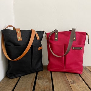 Fourre-tout personnalisé en toile cirée avec fermeture éclair avec lanière en cuir, sac bandoulière plié, cadeau personnalisé, sac pour femme, cadeau pour elle