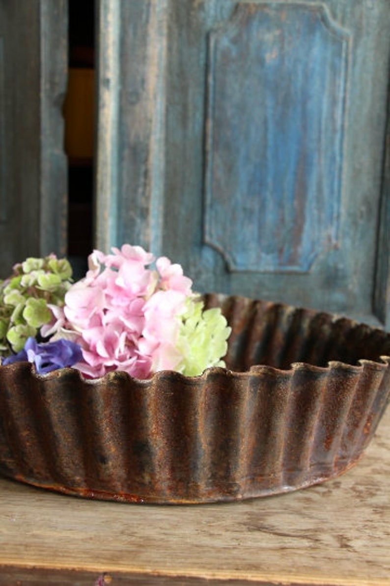 A 129: antique french bakery rusty BAKING PAN perfect for your vintage decoration style image 3