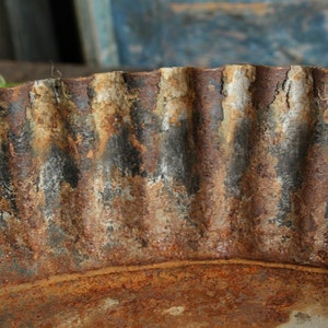 A 129: antique french bakery rusty BAKING PAN perfect for your vintage decoration style image 4