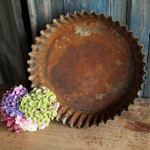 A 129: antique french bakery rusty BAKING PAN perfect for your vintage decoration style image 1