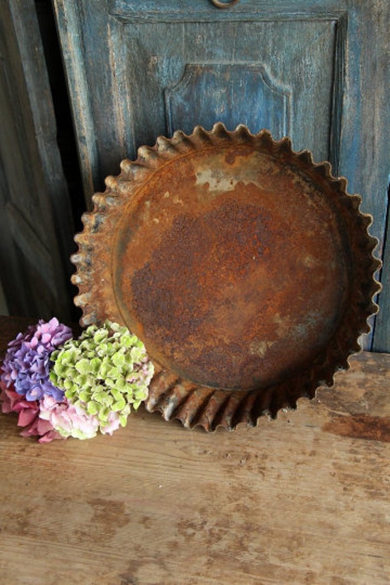 A 129: antique french bakery rusty BAKING PAN perfect for your vintage decoration style image 1