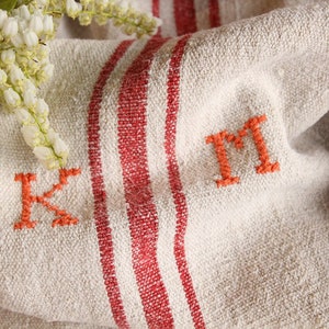 G 802: antique, grainsack, grain sack fabric, STRAWBERRY RED, holiday feeling pillow cushion, 44.09 inches, old linen fabric, monogram