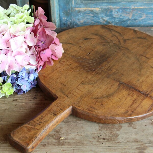 C 465 antique handmade handcarved wooden AUSTRIAN cutting BOARD CHEESE board