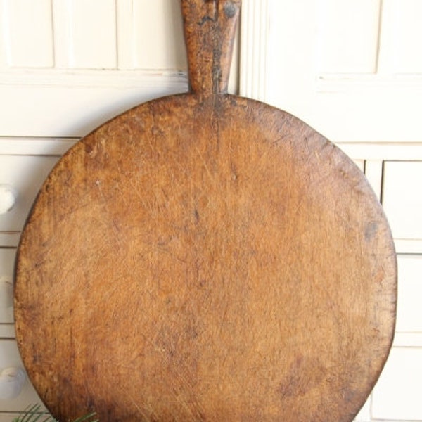 antique handcarved wooden cutting BOARD D 900