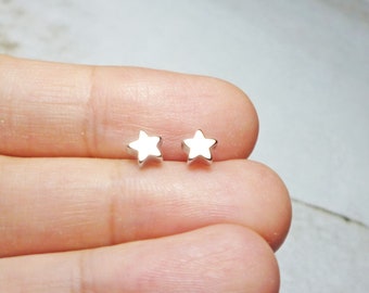 Aretes de estrella sólida, aretes de estrella de plata delicada