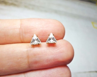 Pendientes triangulares de diamantes