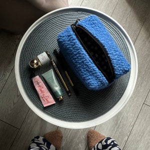 柔らかいブルーのポーチ、黒いジッパー付きの豪華なメイクアップバッグ、彼女へのギフト、かわいいコスメティックバッグ、美しいジッパーポーチ、柔らかいコスメティックバッグ