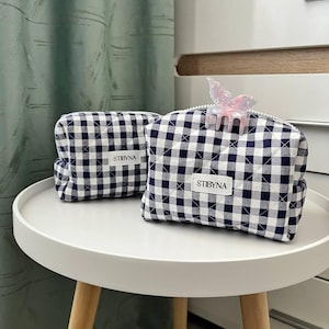Borsa per il trucco a quadretti / Borsa cosmetica a quadretti blu, trapuntata e fatta a mano, piccola borsa a marsupio, graziosa borsa cosmetica, astuccio con cerniera estetica