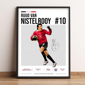 Könnte beinhalten: Eine digitale Illustration des Fußballspielers Ruud van Nistelrooy, der ein rot-weißes Trikot von Manchester United mit der Nummer 10 auf dem Rücken trägt. Das Bild enthält den Text "Ruud van Nistelrooy #10", "Manchester United", "OSS", "Stürmer", "1976" und "Tore sind das Ergebnis von Teamwork und Entschlossenheit".