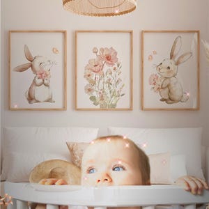 Póster de arte de pared de conejito de dibujos animados sobre lienzo con estampado de flores, decoración para habitación infantil, guardería, sala de juegos (10 x 15 cm a 60 x 80 cm, 12 tamaños) Personalizar tamaño