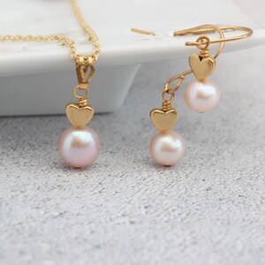 Pink Pearl Jewellery Set: Gold Heart Necklace & Earrings