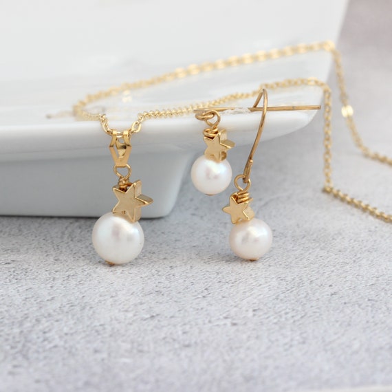 White Pearl Pendant and Drop Earrings Set with Gold Hearts