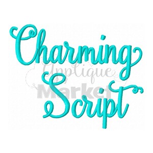 Op de afbeelding: Borduurontwerp "Charming Script" in een heldere turquoise blauwe kleur.