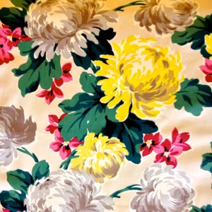 Spectacular 1940s Floral Broadcloth Fabric Remnant for Upholstery and Home Decor/ 36x 36/ Perfect for Pillows and Bags image 2