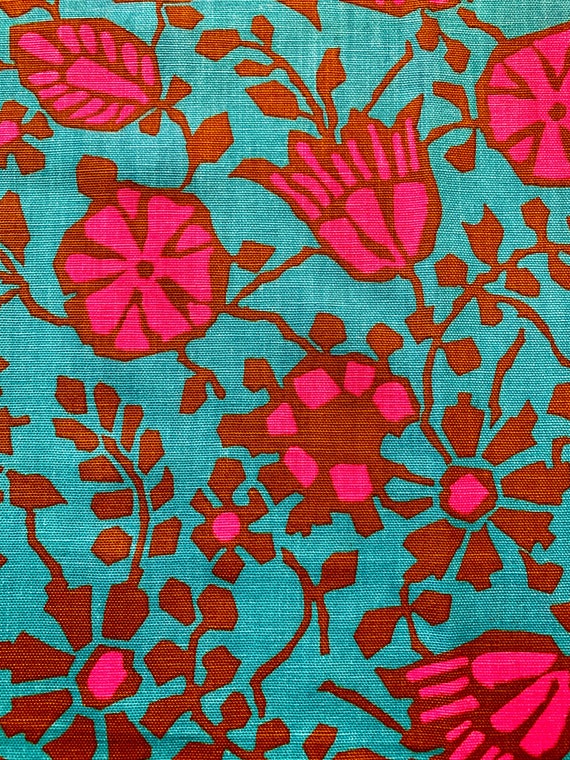 Sensational 1960s Floral Fabric with Tulips and Daisies/  Scandinavian Vibe Cotton Yardage for Upholstery and Boho Decor/ 44"W x 54"L