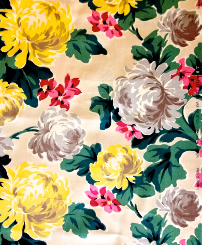 Spectacular 1940s Floral Broadcloth Fabric Remnant for Upholstery and Home Decor/ 36x 36/ Perfect for Pillows and Bags image 3