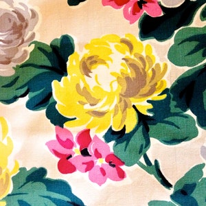 Spectacular 1940s Floral Broadcloth Fabric Remnant for Upholstery and Home Decor/ 36x 36/ Perfect for Pillows and Bags image 1