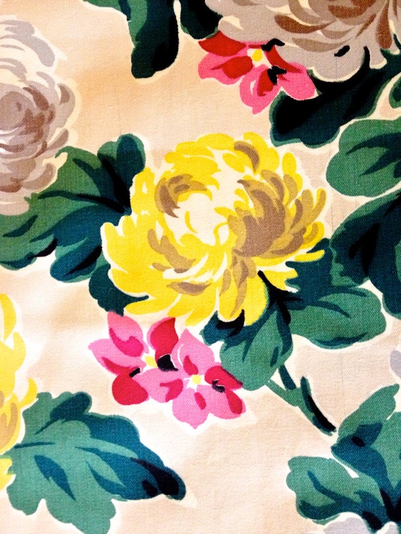 Spectacular 1940s Floral Broadcloth Fabric Remnant for Upholstery and Home Decor/ 36"x 36"/ Perfect for Pillows and Bags