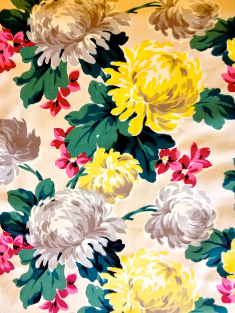 Spectacular 1940s Floral Broadcloth Fabric Remnant for Upholstery and Home Decor/ 36x 36/ Perfect for Pillows and Bags image 2