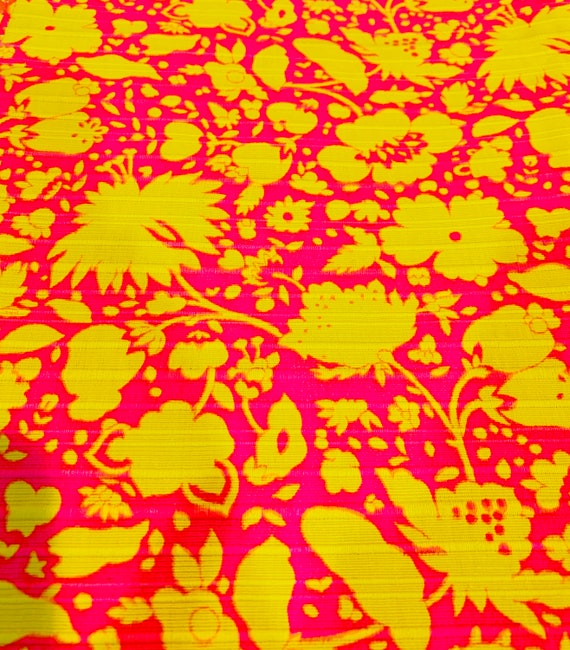 Fab Psychedelic 60's Hippie Chic Floral Broadcloth Fabric/ Cotton Yardage for Upholstery and Home Decor/2.5 Yards