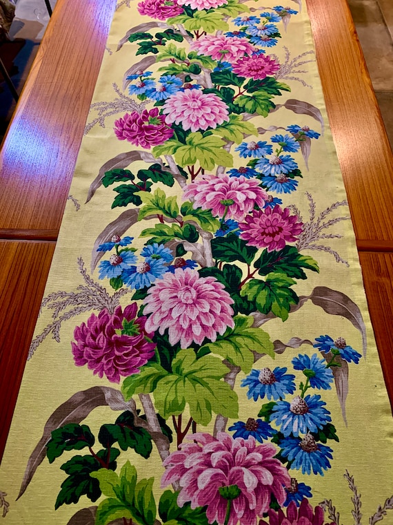 Delightful Dalias and Daisies 1940s Vintage Barkcloth/ Cotton Yardage for Upholstery and Home Decor/ 2.6 Yards